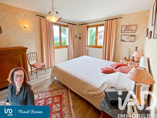 Maison à vendre 8 pièces 208 m² Saint-Genest-Lerpt