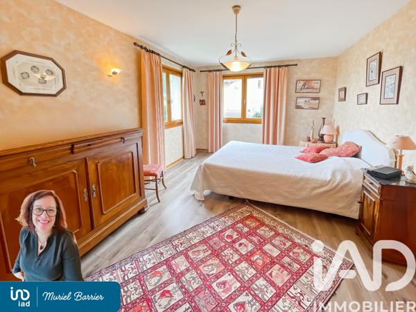 Maison à vendre 8 pièces 208 m² Saint-Genest-Lerpt