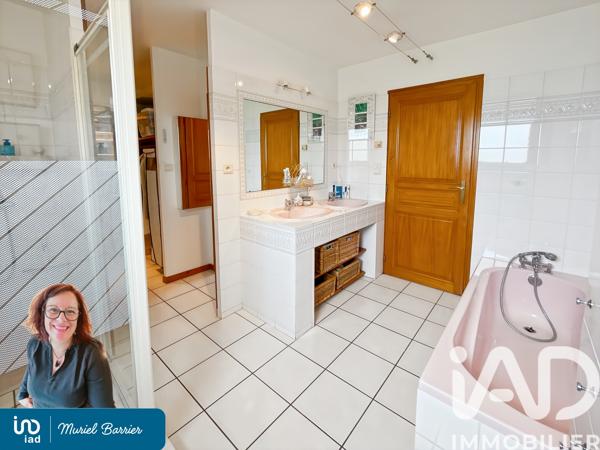 Maison à vendre 8 pièces 208 m² Saint-Genest-Lerpt