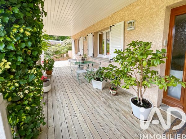 Maison à vendre 8 pièces 208 m² Saint-Genest-Lerpt