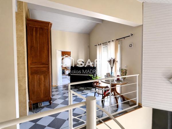 Maison 195 m², piscine, vaste terrain, dépendances