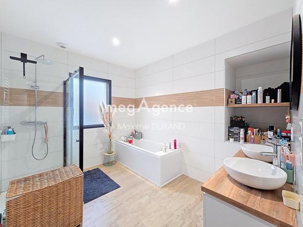 Maison à MORTAGNE-SUR-SEVRE, 85290 - 5 pièces 105m²