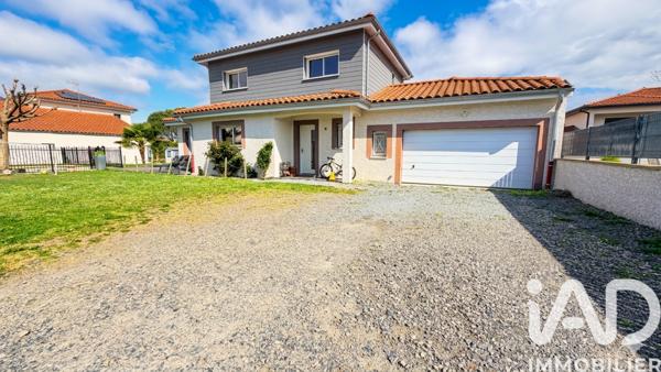 Maison à vendre 10 pièces 163 m² Saint-Galmier