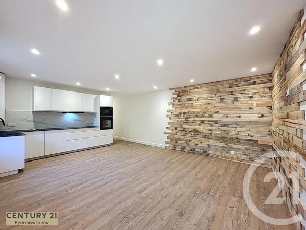 Appartement à vendre  4 pièces - 75 m 2   BAGNERES DE LUCHON  - 31