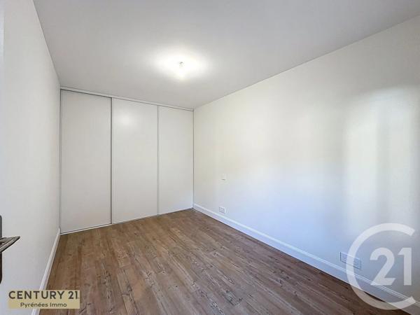 Appartement à vendre  4 pièces - 75 m 2   BAGNERES DE LUCHON  - 31