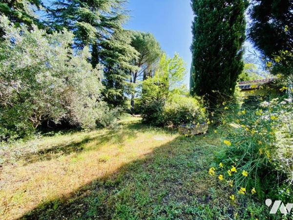 Maison T5 à rénover avec garage et jardin attenant