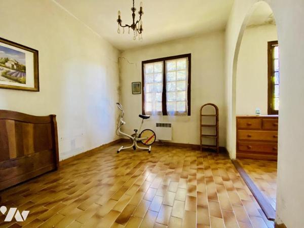 Maison T5 à rénover avec garage et jardin attenant