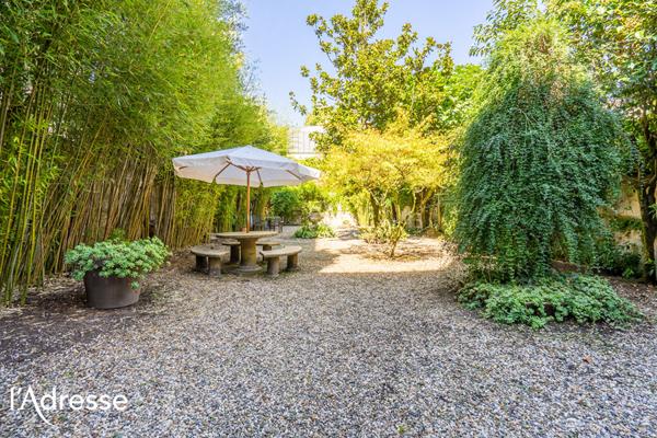 BORDEAUX ST SEURIN - Maison familiale aux prestations anciennes avec grand jardin