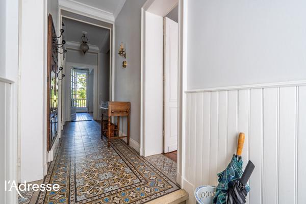 BORDEAUX ST SEURIN - Maison familiale aux prestations anciennes avec grand jardin