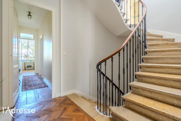 BORDEAUX ST SEURIN - Maison familiale aux prestations anciennes avec grand jardin