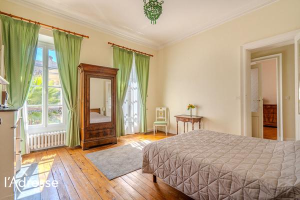 BORDEAUX ST SEURIN - Maison familiale aux prestations anciennes avec grand jardin