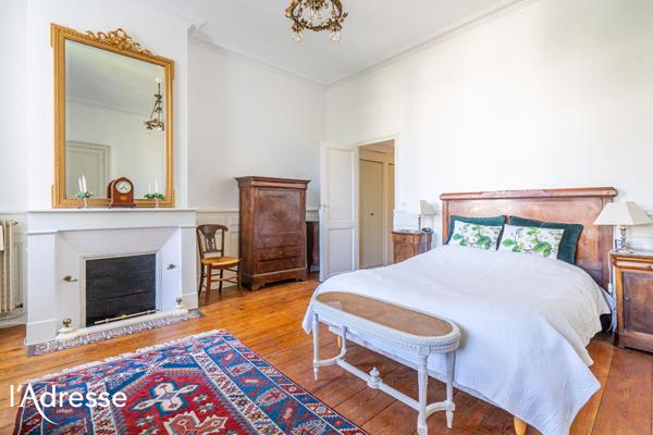 BORDEAUX ST SEURIN - Maison familiale aux prestations anciennes avec grand jardin