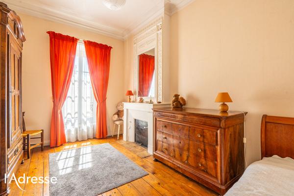 BORDEAUX ST SEURIN - Maison familiale aux prestations anciennes avec grand jardin