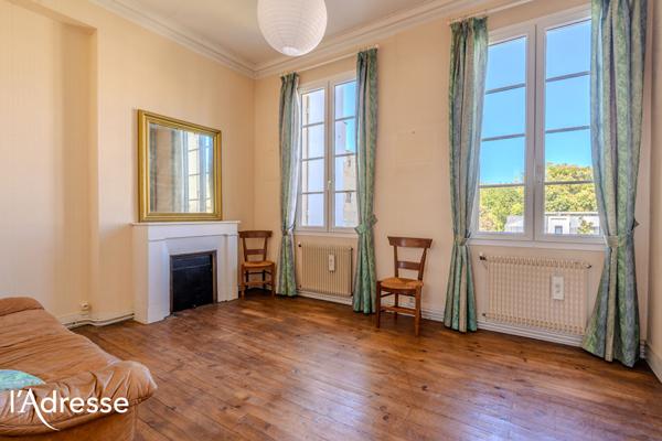 BORDEAUX ST SEURIN - Maison familiale aux prestations anciennes avec grand jardin