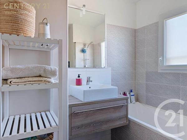 Appartement F3 à vendre  3 pièces - 67,95 m 2   ST JEAN DE VEDAS  - 34