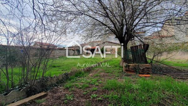 Terrain constructible de 785 m² avec garage