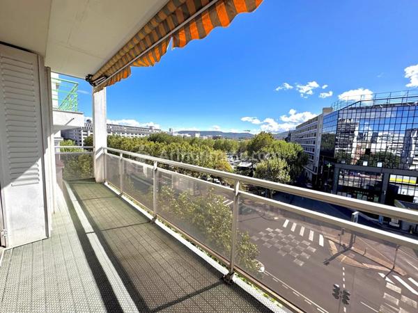 Vente                                                      Appartement
                        
                     3 pièces                      75 m2                     à Clermont-Ferrand