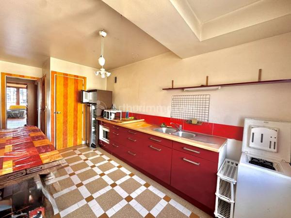 Vente                                                      Appartement
                        
                     3 pièces                      75 m2                     à Clermont-Ferrand