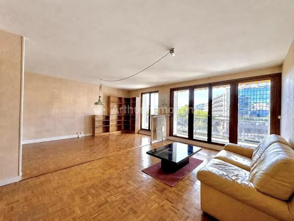 Vente                                                      Appartement
                        
                     3 pièces                      75 m2                     à Clermont-Ferrand