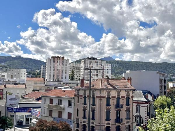 Vente                                                      Appartement
                        
                     3 pièces                      75 m2                     à Clermont-Ferrand
