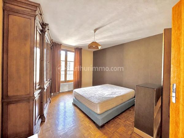 Vente                                                      Appartement
                        
                     3 pièces                      75 m2                     à Clermont-Ferrand