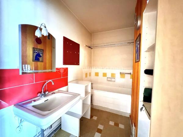 Vente                                                      Appartement
                        
                     3 pièces                      75 m2                     à Clermont-Ferrand