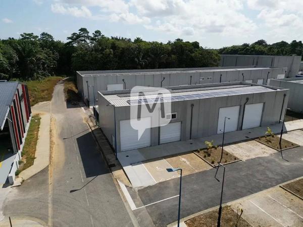 Dpt Guyane (973), à louer MACOURIA local commercial de 180,6 m²