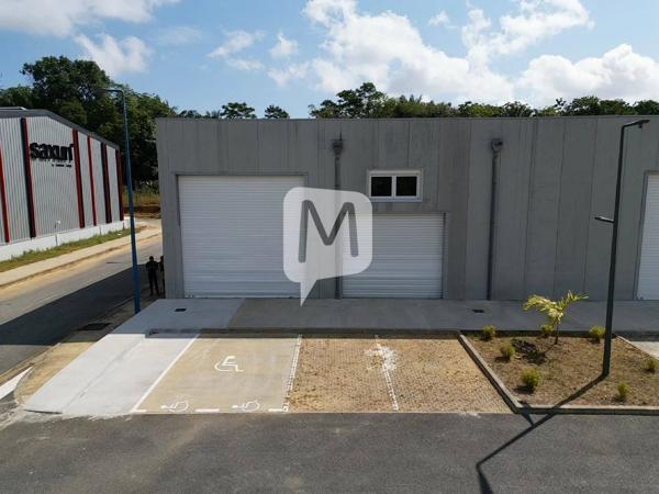 Dpt Guyane (973), à louer MACOURIA local commercial de 180,6 m²