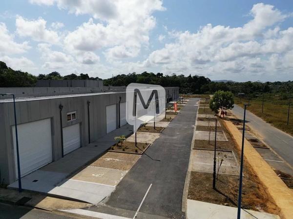 Dpt Guyane (973), à louer MACOURIA local commercial de 180,6 m²