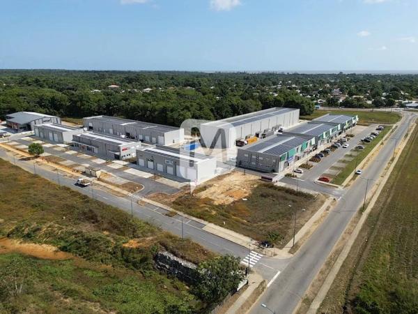 Dpt Guyane (973), à louer MACOURIA local commercial de 180,6 m²