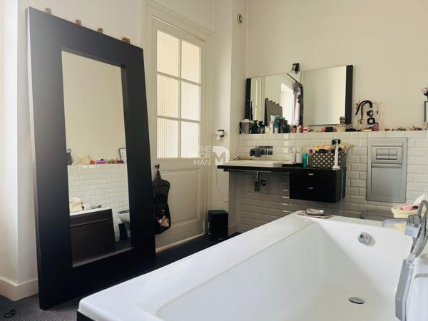 Maison - À vendre - 317 m² - LAVAL | The Door Man