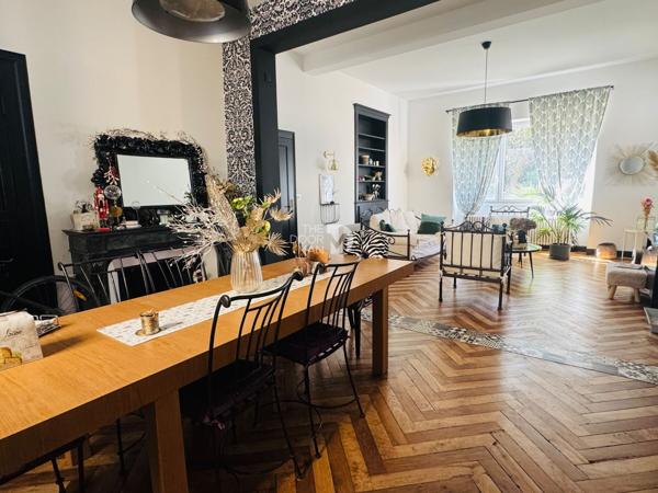 Maison - À vendre - 317 m² - LAVAL | The Door Man