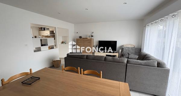Location Appartement 4 pièces 78.31 m² - Nancras 17600