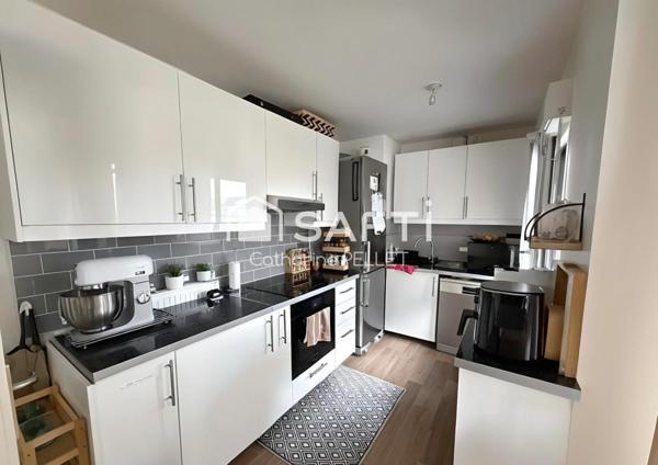 Appartement lumineux 3 pièces avec balcon – Immeuble récent – Parking – Proche écoles et transports