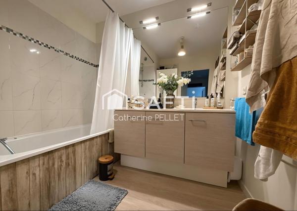 Appartement lumineux 3 pièces avec balcon – Immeuble récent – Parking – Proche écoles et transports