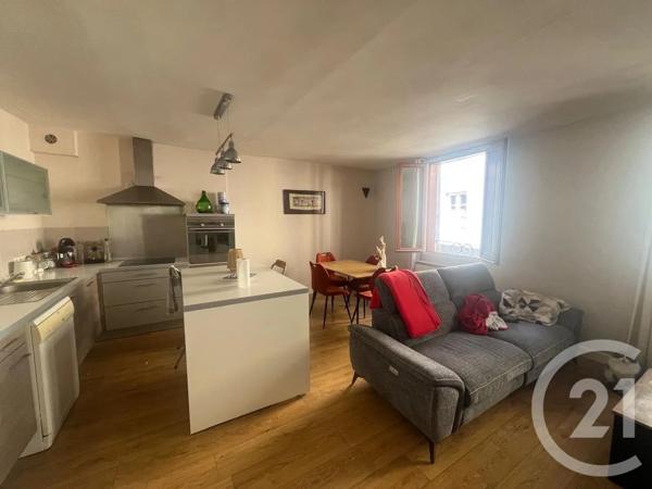 Appartement T3 à vendre  4 pièces - 69 m 2   AURILLAC  - 15