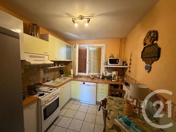 Appartement T3 à vendre  4 pièces - 69 m 2   AURILLAC  - 15