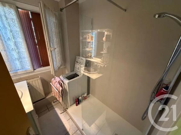 Appartement T3 à vendre  4 pièces - 69 m 2   AURILLAC  - 15