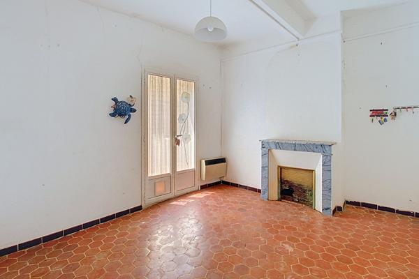 EXCLUSIVITE ! A VENDRE DRAGUIGNAN studio + appartement T2 + combles + cave