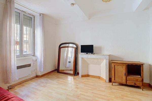 EXCLUSIVITE ! A VENDRE DRAGUIGNAN studio + appartement T2 + combles + cave