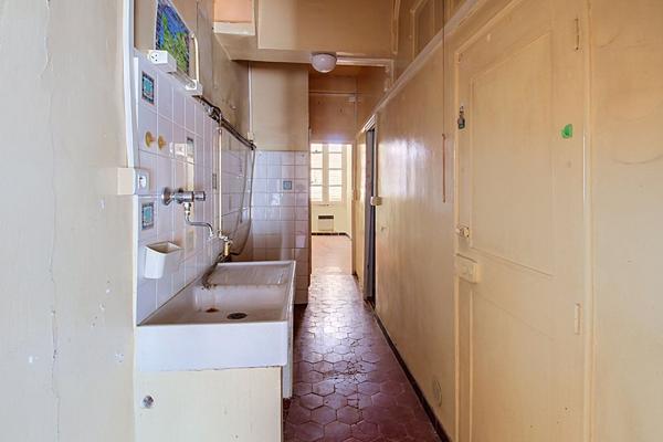 EXCLUSIVITE ! A VENDRE DRAGUIGNAN studio + appartement T2 + combles + cave