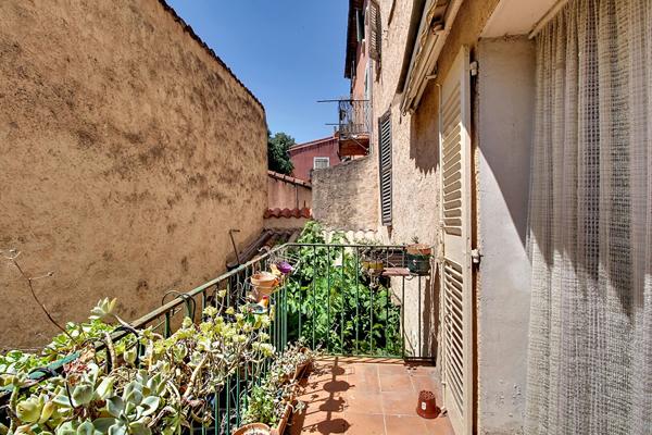 EXCLUSIVITE ! A VENDRE DRAGUIGNAN studio + appartement T2 + combles + cave