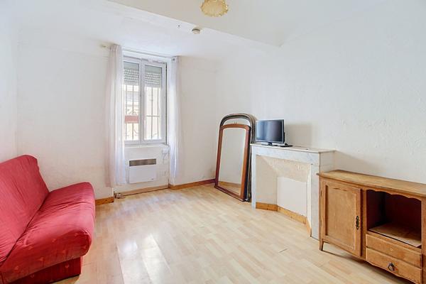 EXCLUSIVITE ! A VENDRE DRAGUIGNAN studio + appartement T2 + combles + cave