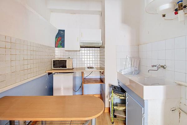 EXCLUSIVITE ! A VENDRE DRAGUIGNAN studio + appartement T2 + combles + cave