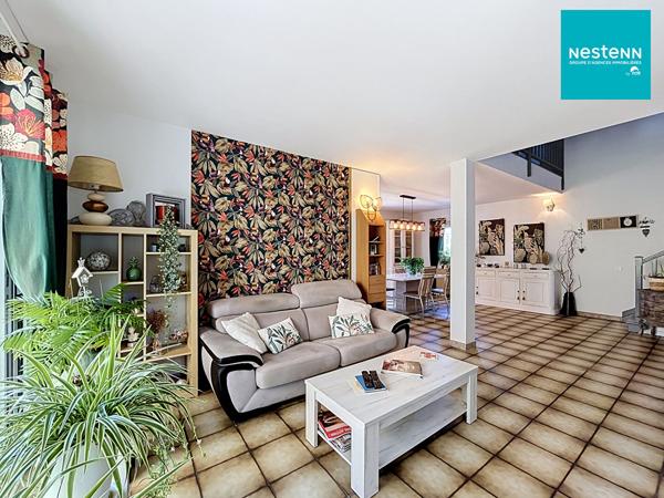Maison familiale Périgneux - 6 pièces - terrain de 2 000m² avec piscine couverte
