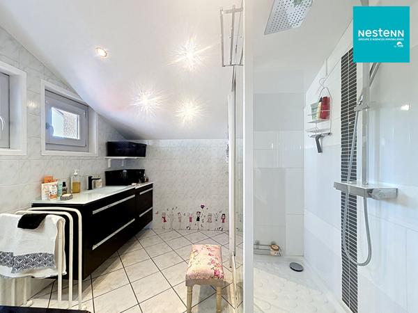Maison familiale Périgneux - 6 pièces - terrain de 2 000m² avec piscine couverte