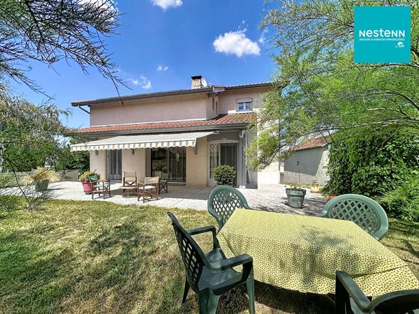 Maison familiale Périgneux - 6 pièces - terrain de 2 000m² avec piscine couverte
