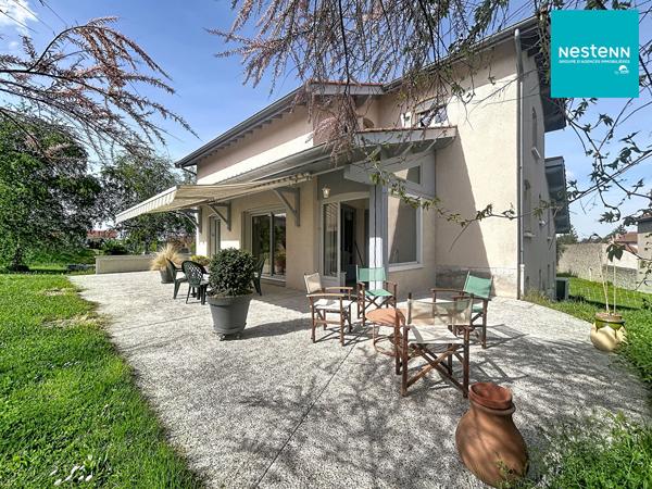Maison familiale Périgneux - 6 pièces - terrain de 2 000m² avec piscine couverte