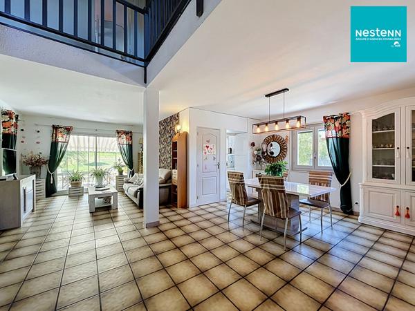 Maison familiale Périgneux - 6 pièces - terrain de 2 000m² avec piscine couverte