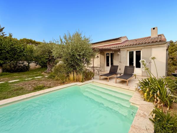 VENTABREN – MAISON DE PLAIN-PIED 3 CHAMBRES AVEC PISCINE, JARDIN ET VUE NATURE